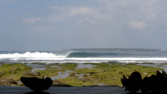 SURF SOLITAIRE AUX MENTAWAI