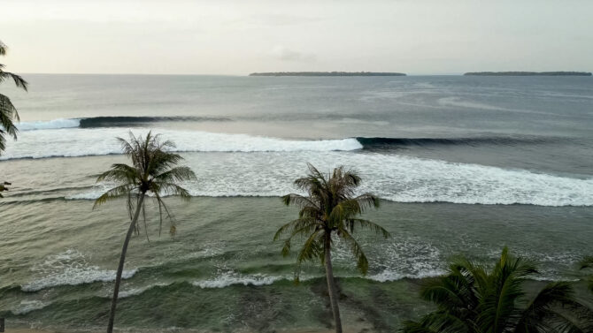 SURF SOLITAIRE AUX MENTAWAI