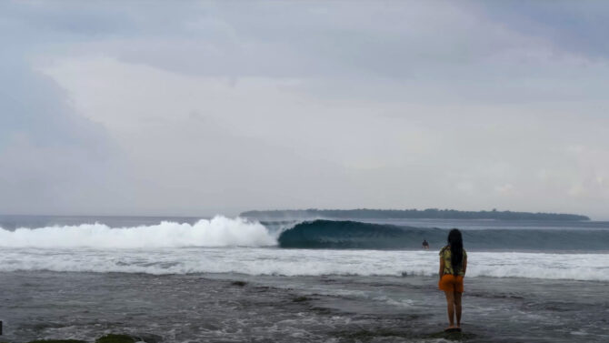 SURF SOLITAIRE AUX MENTAWAI